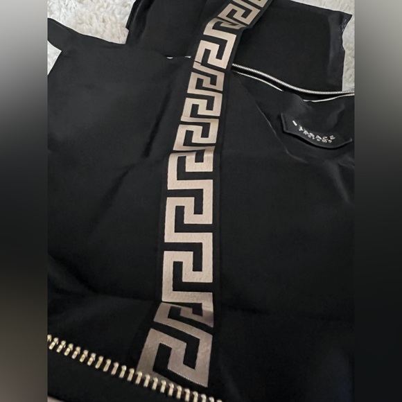 Women’s Versace Tote bag - Picture 7 of 12